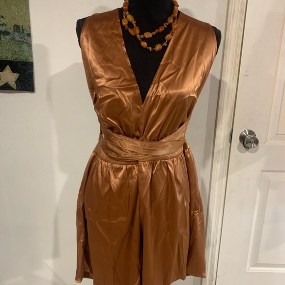 New Criss Cross Back Romper - Picture 3 of 6